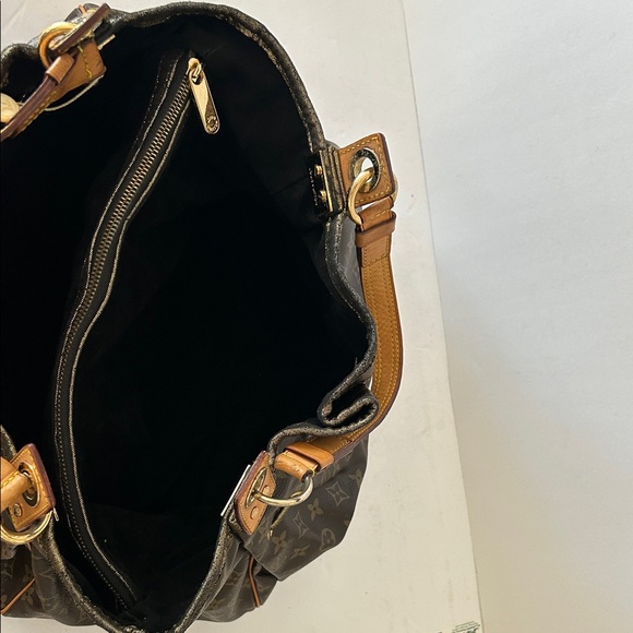 Beautiful Dark Brown Monogram Shoulder Bag - Picture 15 of 15